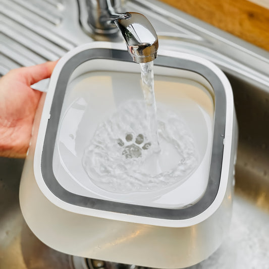 [Spill-Proof Pet Water Bowl] Anti-Splash Pet Water Bowl - Spill-Proof for Dogs & Cats, Non-Slip Base with Floating Filter Design, Perfect for Travel & Home Use